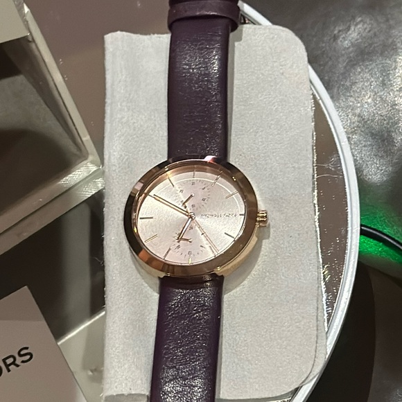 Michael Kors Garner, MK-2575 Women’s Watch in Plum and Rose Gold - Picture 9 of 12